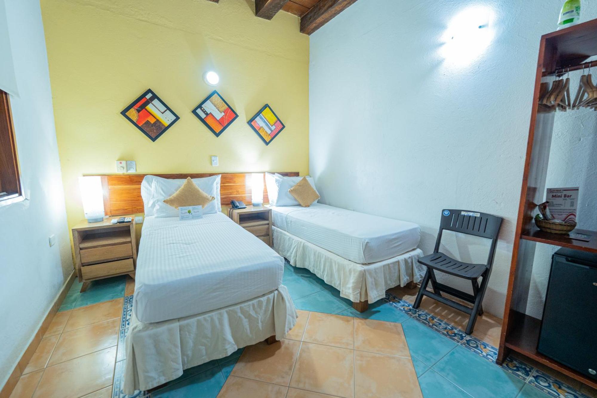 Hotel 3 Banderas Cartagène Extérieur photo