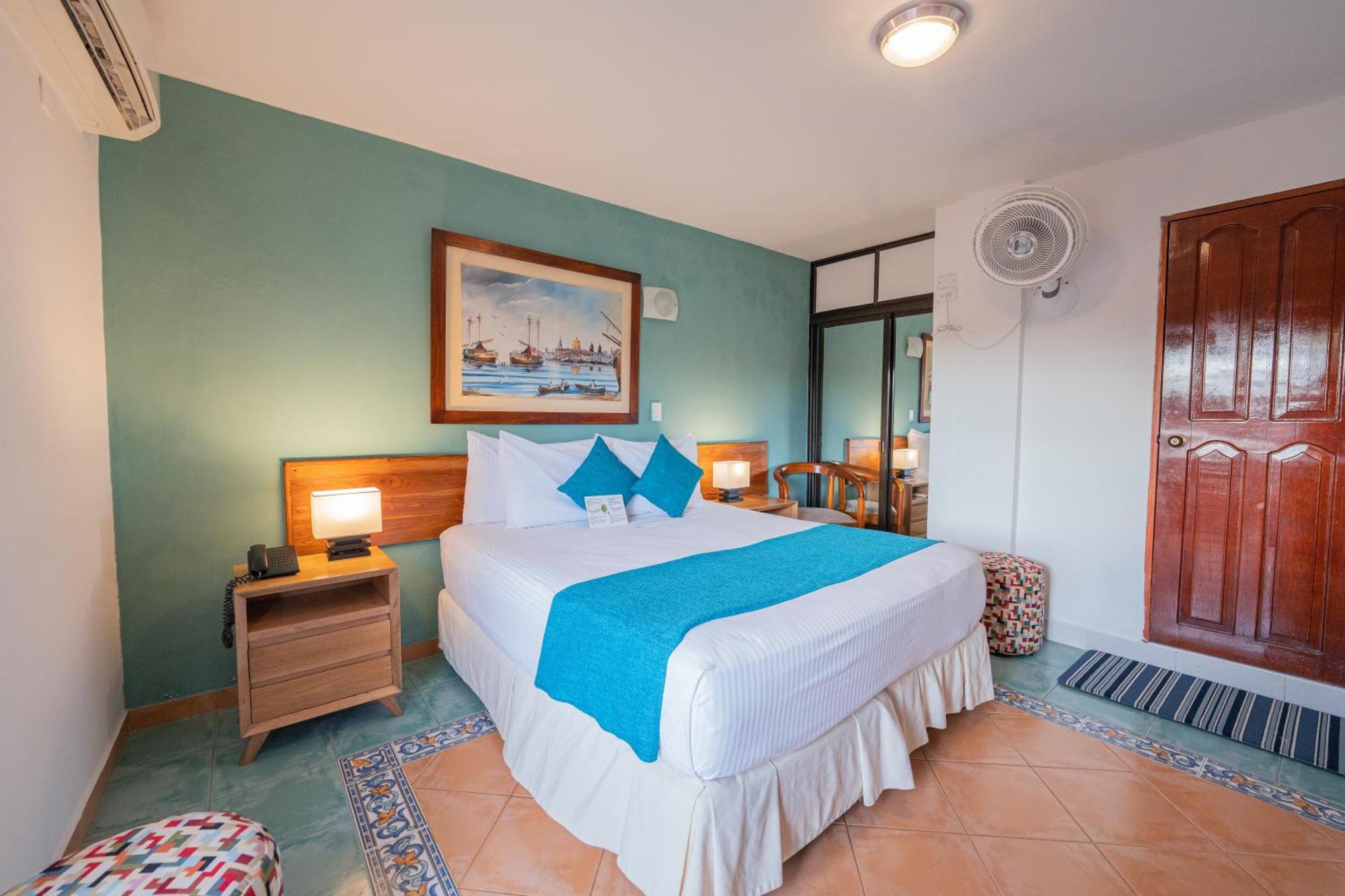 Hotel 3 Banderas Cartagène Extérieur photo