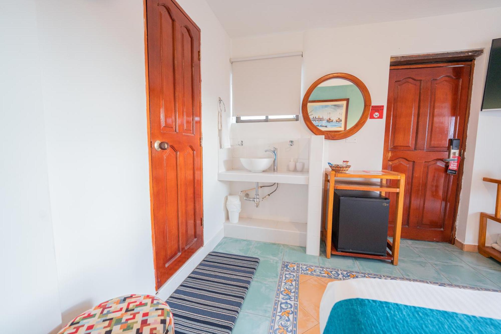 Hotel 3 Banderas Cartagène Extérieur photo