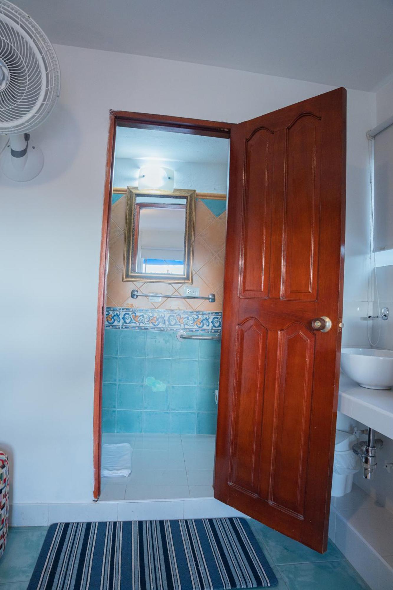 Hotel 3 Banderas Cartagène Extérieur photo
